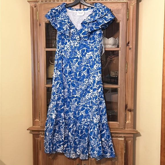 HYACINTH HOUSE
Blue and White Floral Beaufort Midi Dress - Picture 7 of 11